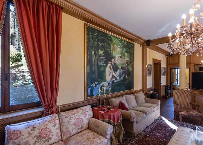 Castello Alidosi Villa *